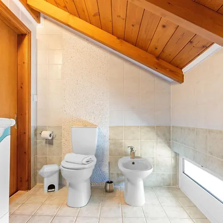 Вилла Cristina - Charming With Stone And Wood Elements In Bay