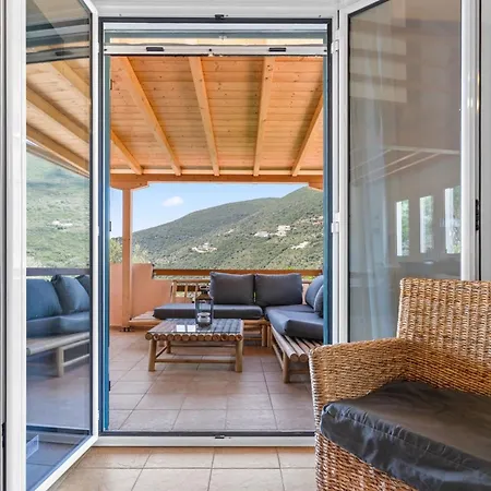 Cristina - Charming With Stone And Wood Elements In Bay *