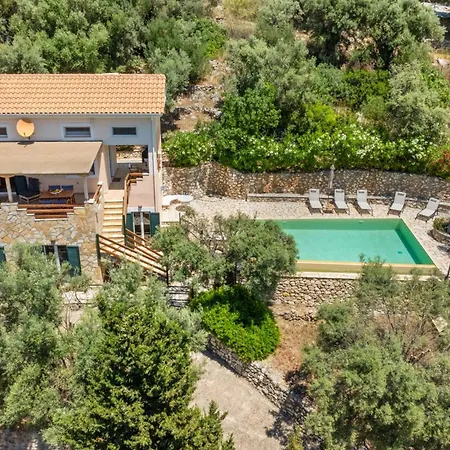Cristina - Charming With Stone And Wood Elements In Bay
