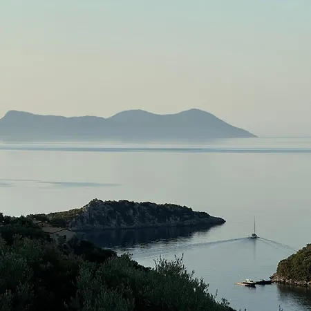 Cristina - Charming With Stone And Wood Elements In Bay Sivota (Lefkada)