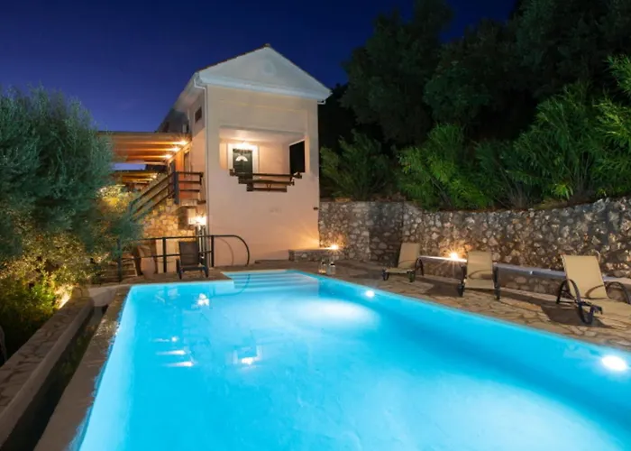 Cristina - Charming With Stone And Wood Elements In Bay * Sivota
