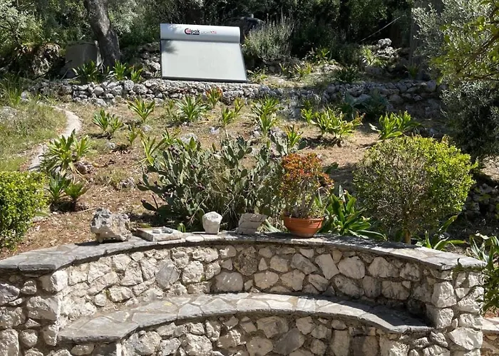 Cristina - Charming With Stone And Wood Elements In Bay