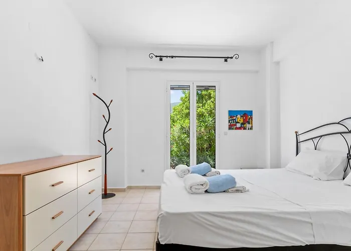 Villa Cristina - Charming With Stone And Wood Elements In Bay