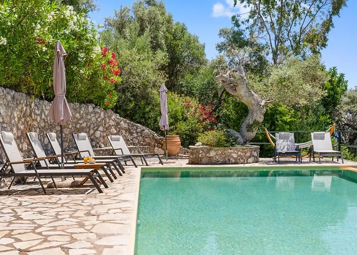 Cristina - Charming With Stone And Wood Elements In Bay *