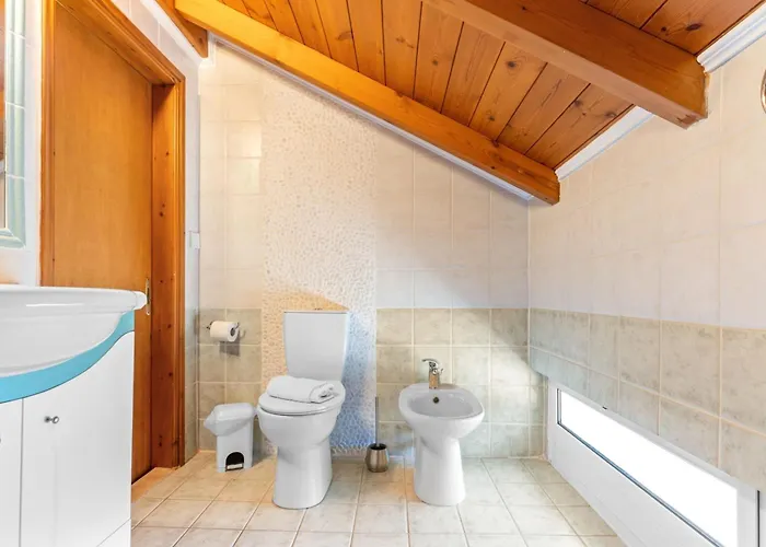 Villa Cristina - Charming With Stone And Wood Elements In Bay