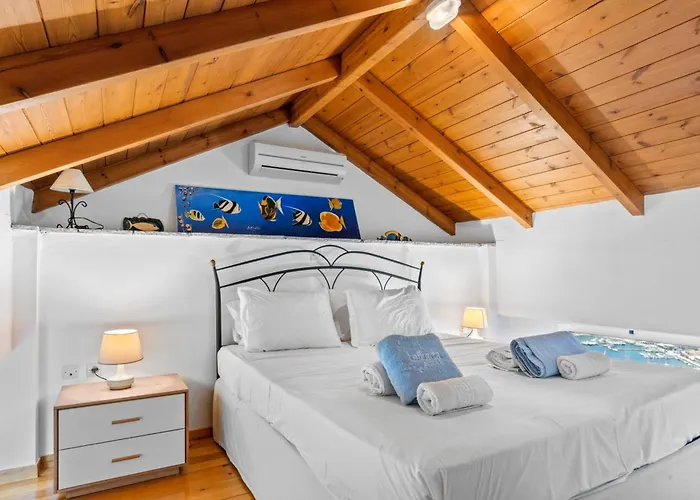 Cristina - Charming With Stone And Wood Elements In Bay Villa