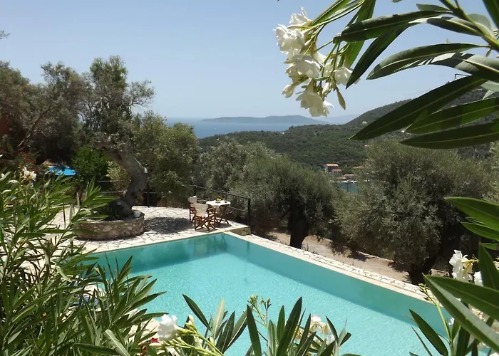 Cristina - Charming With Stone And Wood Elements In Bay Villa
